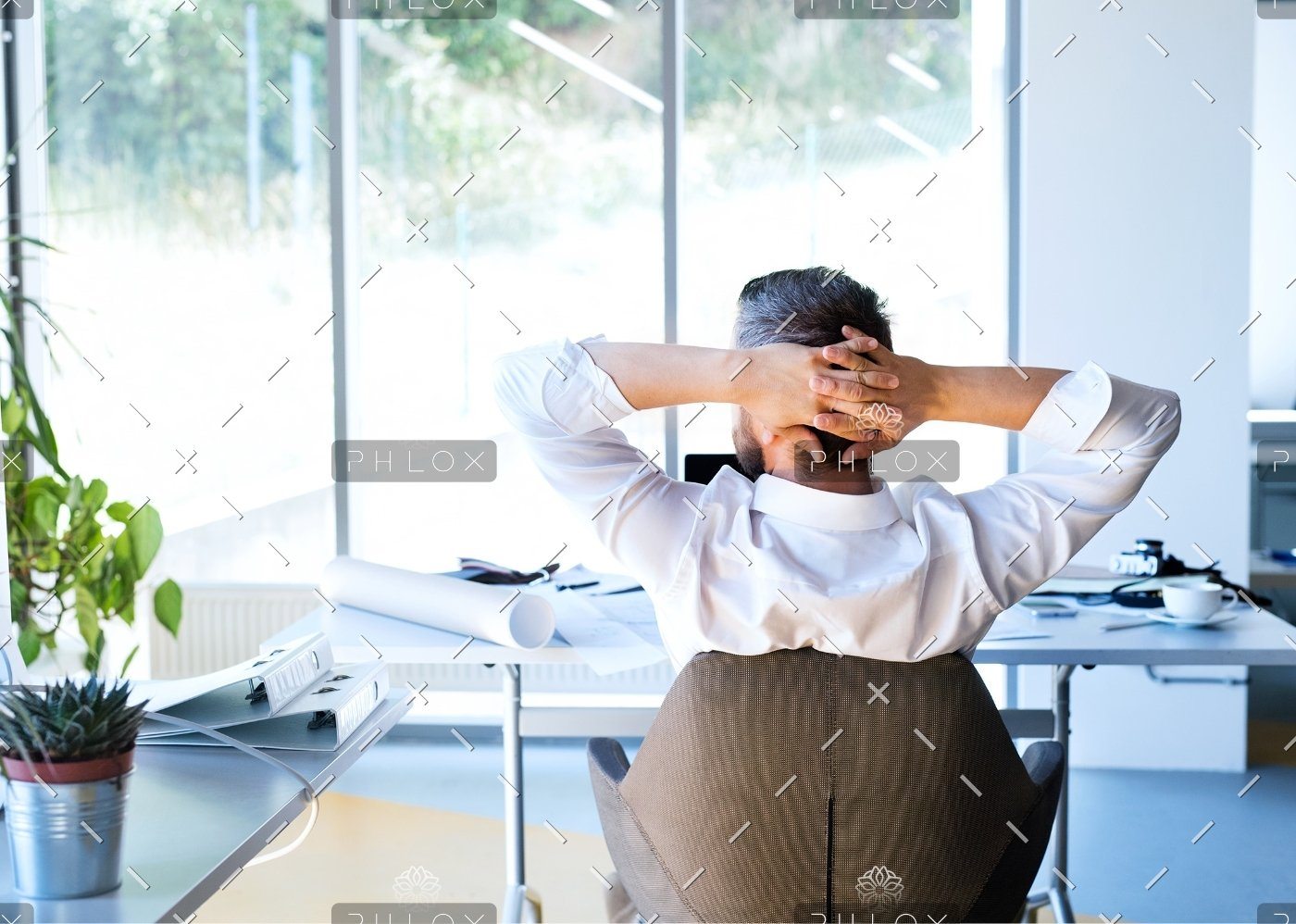 demo-attachment-174-Businessman-at-the-desk-in-his-office-resting.