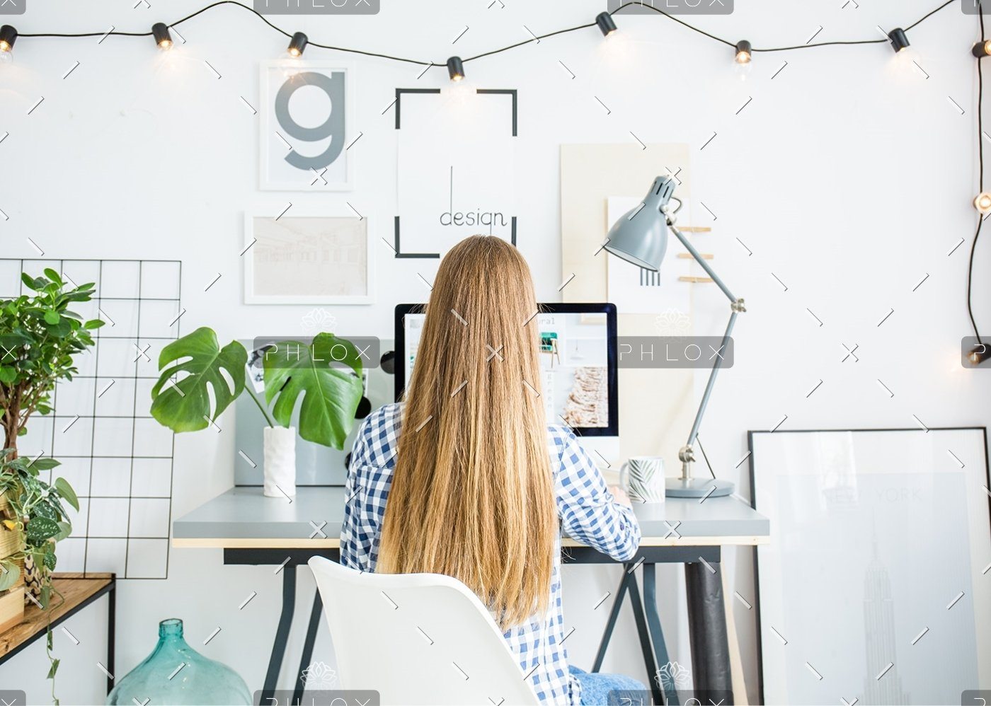 demo-attachment-168-person-with-long-curly-hair-PZ99QM21